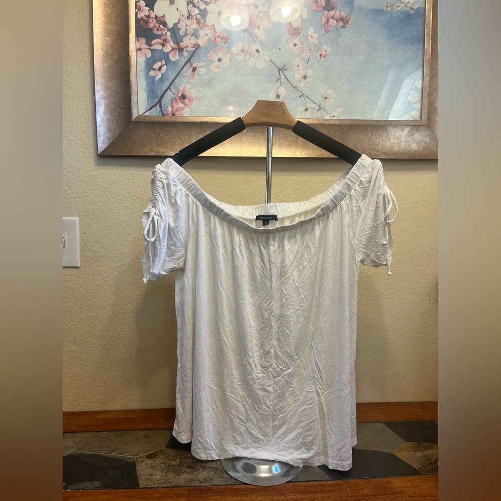Ambiance White Off-Shoulder Blouse Pre❤️ + Free Wrinkles